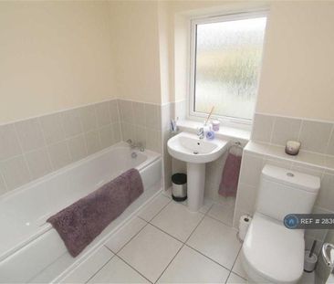 4 bedroom semi-detached house to rent - Photo 6