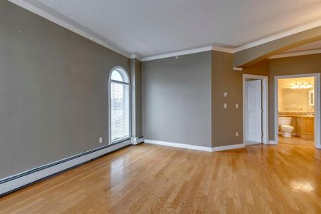 2 Bed Condo In Beltline With Undgr.Parking/In Suite Laundry/ Heat & Water Incl - Photo 3