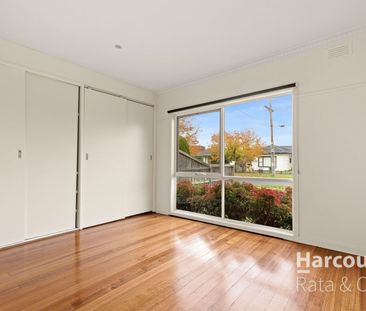 3 Bedroom Spacious Home! - Photo 2