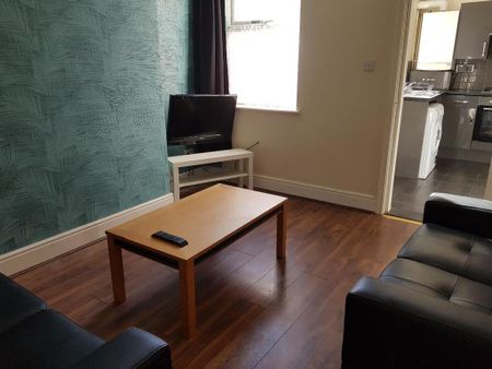 4 bedroom terraced house to rent - Photo 2