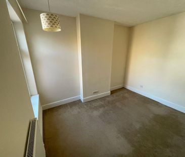 3 bedroom end of terrace house to rent - Photo 3