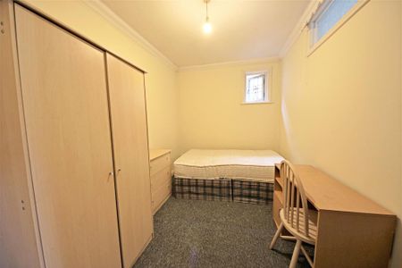 3 bedroom flat to rent - Photo 4