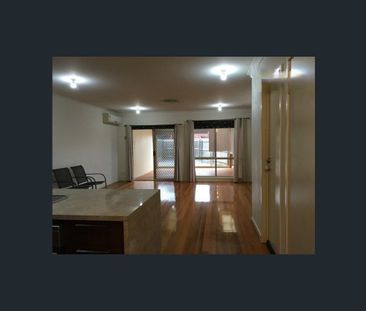 2/3 Valencia Lane, Werribee, Vic 3030 - Photo 4