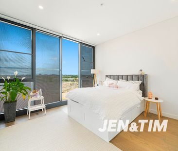 Luxurious 2 Bedroom Located in the heart of Olympic Park - Photo 6