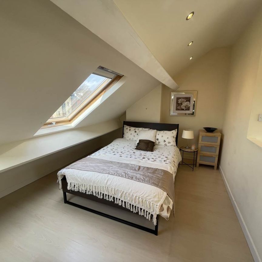 Sunnybank Avenue (room 4), Horsforth, Leeds - Photo 1