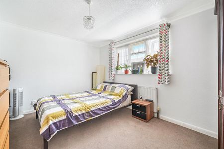 To Let 3 Bed House - End Terrace - Photo 5