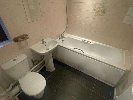Langhedge Close, Edmonton, London, N18 - Photo 2
