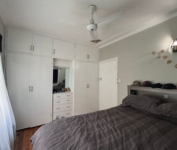 Central Family Home - Photo 3