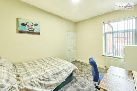 4 bedroom terraced house to rent - Photo 2