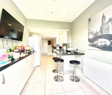 1 bedroom in a house share to rent - Photo 2