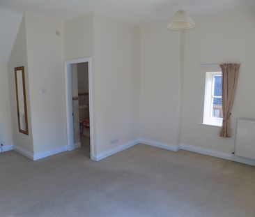 Crow Trees House - Photo 3