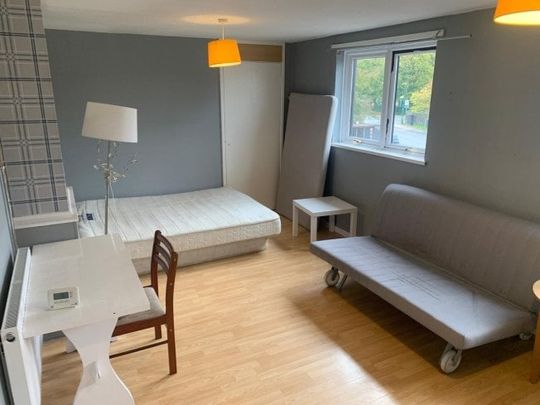 Richardson Close, Nottingham, NG11 - Photo 1
