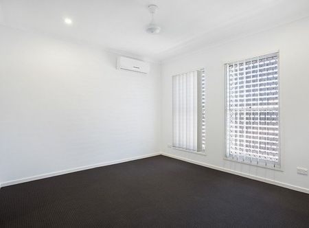 VILLA WITH 2 LIVING AREAS & GREAT VIEWS - Photo 3