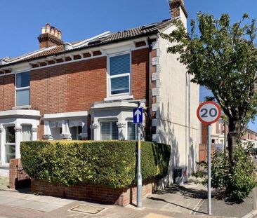 4 bedroom end of terrace house to rent - Photo 2