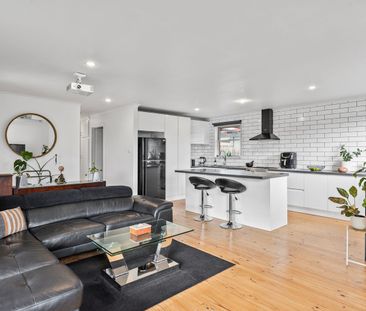Renovated Kitchen, Spacious Backyard & Double Garage - Photo 1