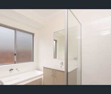 Modern and Spacious Family Home - Photo 6