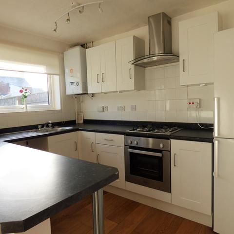 3 bedroom end of terrace house to rent - Photo 1