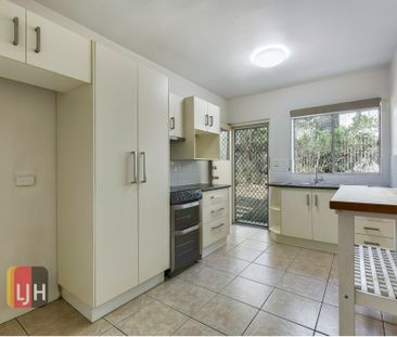 CENTRALLY LOCATED, 3 BEDROOM UNIT WITH AIR CONDITIONING - Photo 5