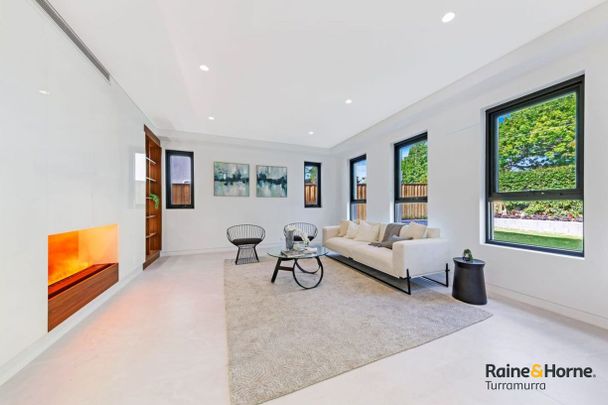 Luxurious Near-New Architect-Designed Full Brick Home in Premier East Wahroonga - Photo 1