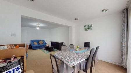 1 bedroom in a house share to rent - Photo 2