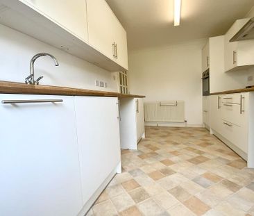 3 bedroom detached bungalow to rent - Photo 4