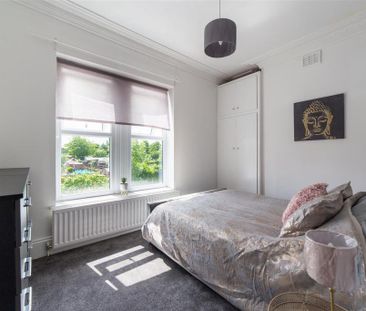 3 bedroom flat to rent - Photo 5