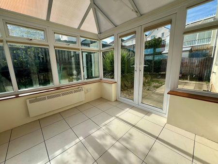 4 bedroom detached house to rent - Photo 3