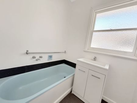 16 Rae Street, Ironbark - Photo 5