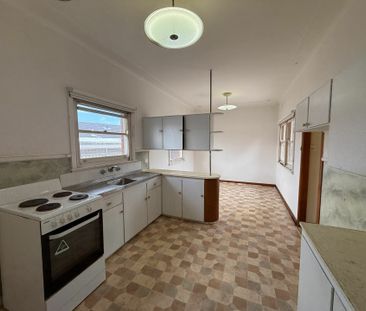 Three Bedroom Family Home In Quiet Cul De Sac Location!! - Photo 4