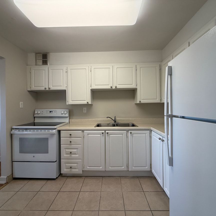 For Lease - 4982 Chrysler Avenue Unit# 508, Niagara Falls, Ontario - Photo 1