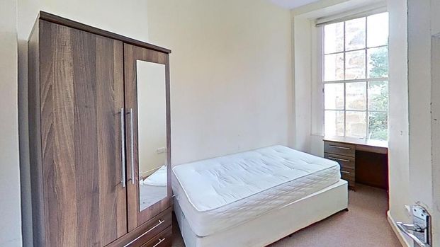 4 bedroom flat to rent - Photo 1