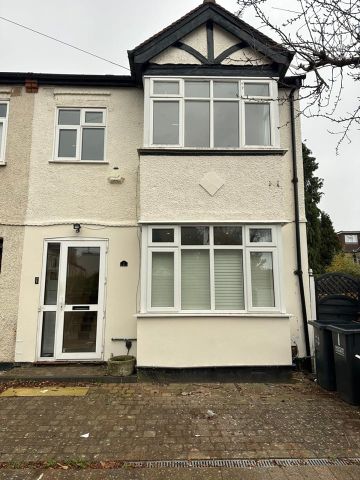 5 Bed End Terrace, Lakehall Gardens, CR7 - Photo 5