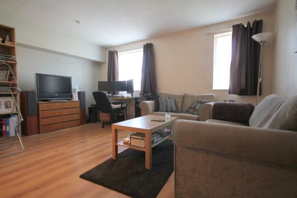 1 Bed Flat, Moriatry Close, N7 - Photo 1