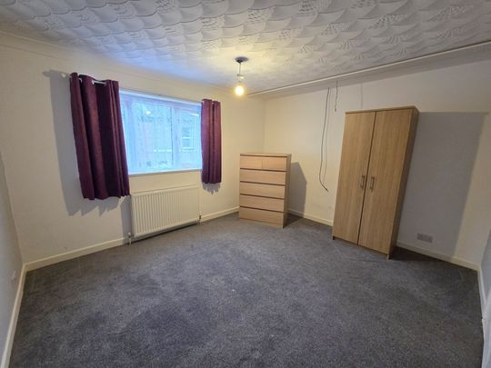 Leesland Road, Gosport - Photo 1