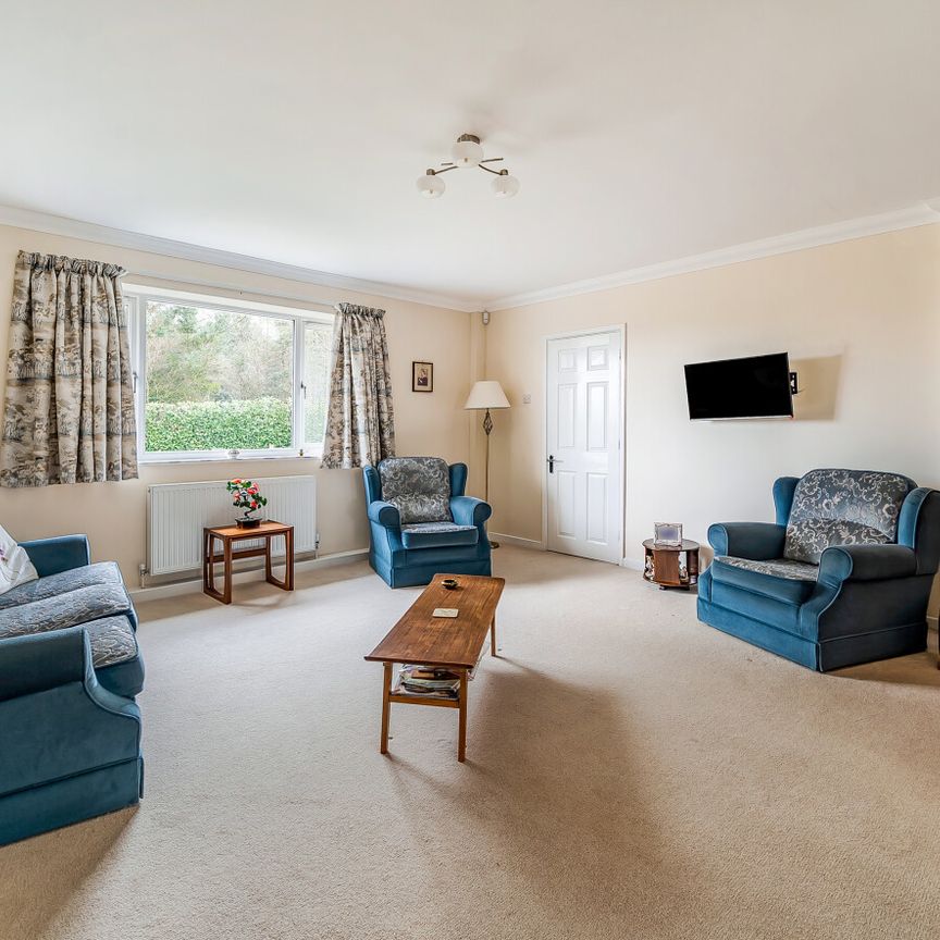 3 bedroom detached bungalow to rent - Photo 1