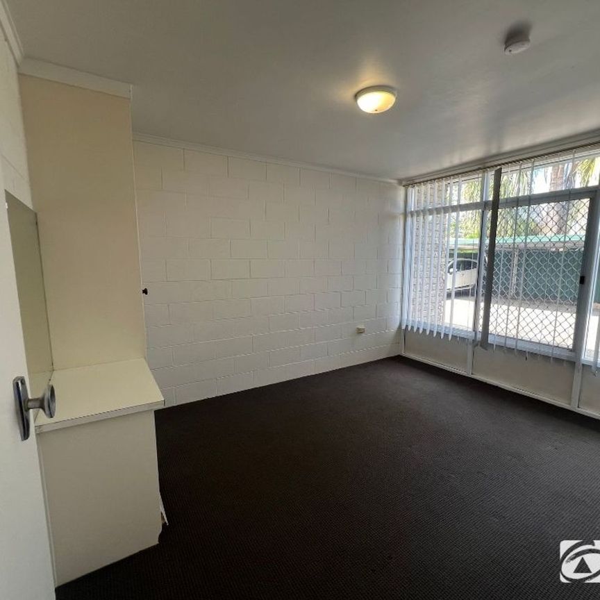 2 bedroom unit, short walk to beach and shops - Photo 1