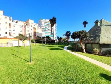 Alquiler de estudio en Avenida Manuel Mena Palma - Photo 2