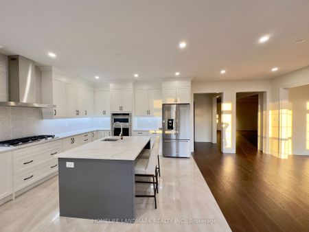 For Lease - 36 Upbound Court, East Gwillimbury, Ontario - Photo 2