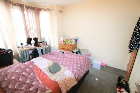 6 Bed Terraced House, Norris Road, RG6 - Photo 5