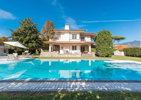 via Pietro neni, 7, Forte dei Marmi, Tuscany 55042