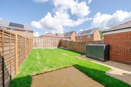 3 bedroom semi-detached house to rent - Photo 5