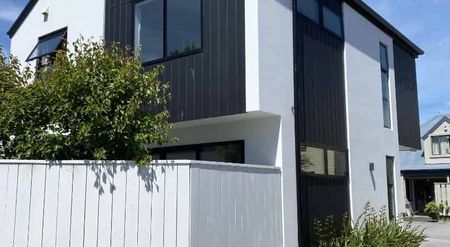 Spacious 3-Bedroom Townhouse - Photo 5