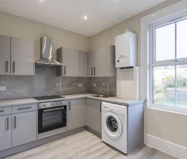 3 bedroom flat to rent - Photo 3