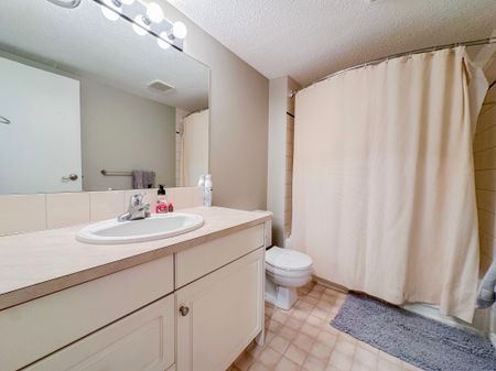 Central Calgary 1 Bedroom Rental In Sunalta - Photo 4