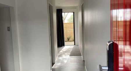 2 Bedroom 2 Bathroom House in Henderson - Photo 4