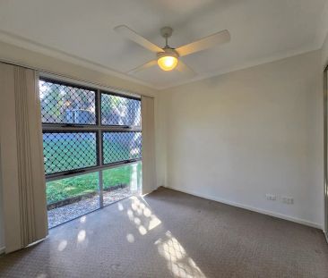 “Spacious 4-Bedroom Duplex with Double Garage in a Convenient Arana... - Photo 6