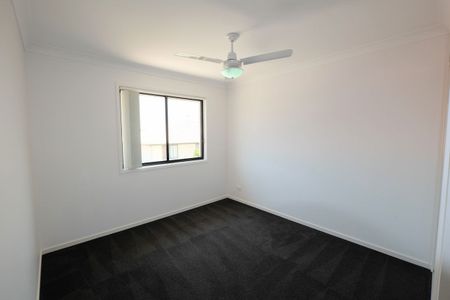 IMMACULATE AIR-CONDITIONED 3 BEDROOM TOWNHOUSE IN POPULAR, CENTRALLY LOCATED COMPLEX - Photo 2