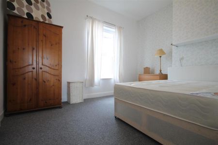 3 bedroom apartment to rent - Photo 3