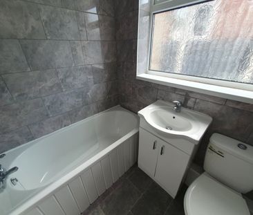 2 bed Terraced - To Let - Photo 5