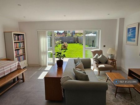 1 bedroom detached house to rent - Photo 2